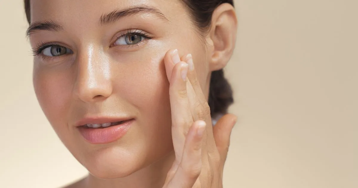 Woman with smoother, firmer skin and a radiant complexion, representing the Ultimate Duo results